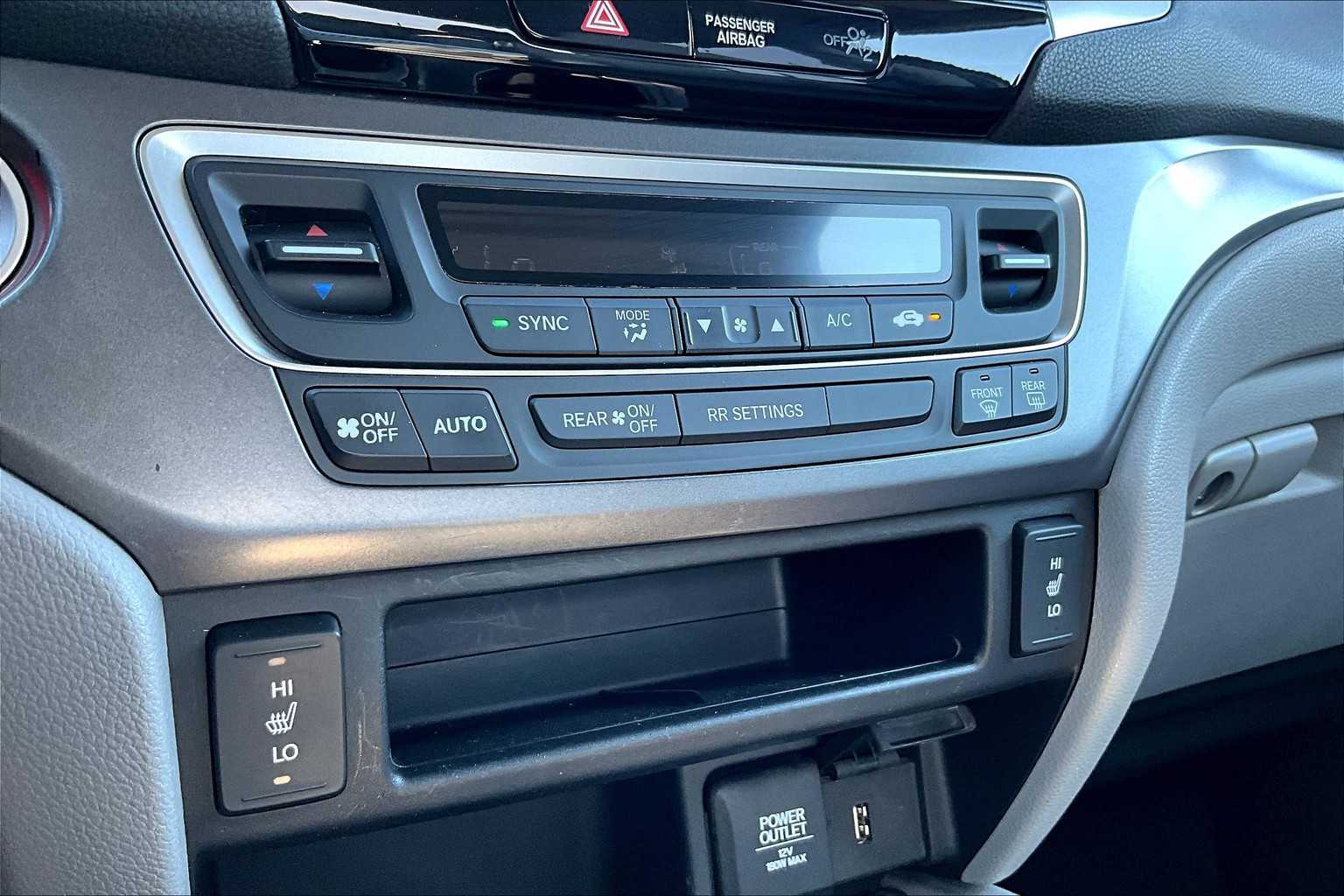 2017 Honda Ridgeline RTL-T photo 34