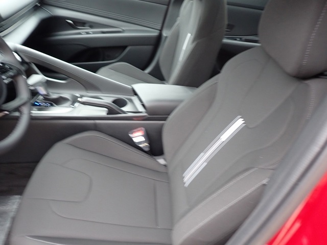 2025 Hyundai Elantra SEL Sport photo 10