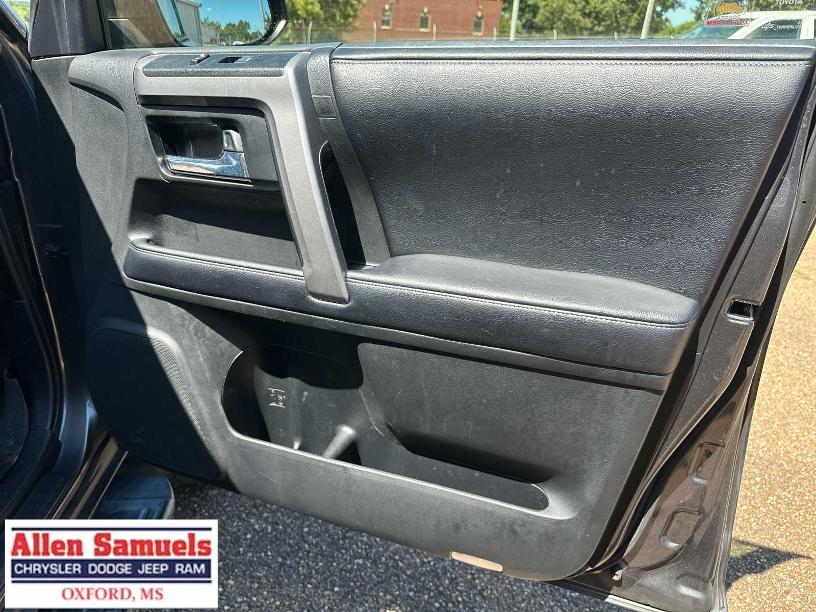 2019 Toyota 4Runner SR5 photo 19