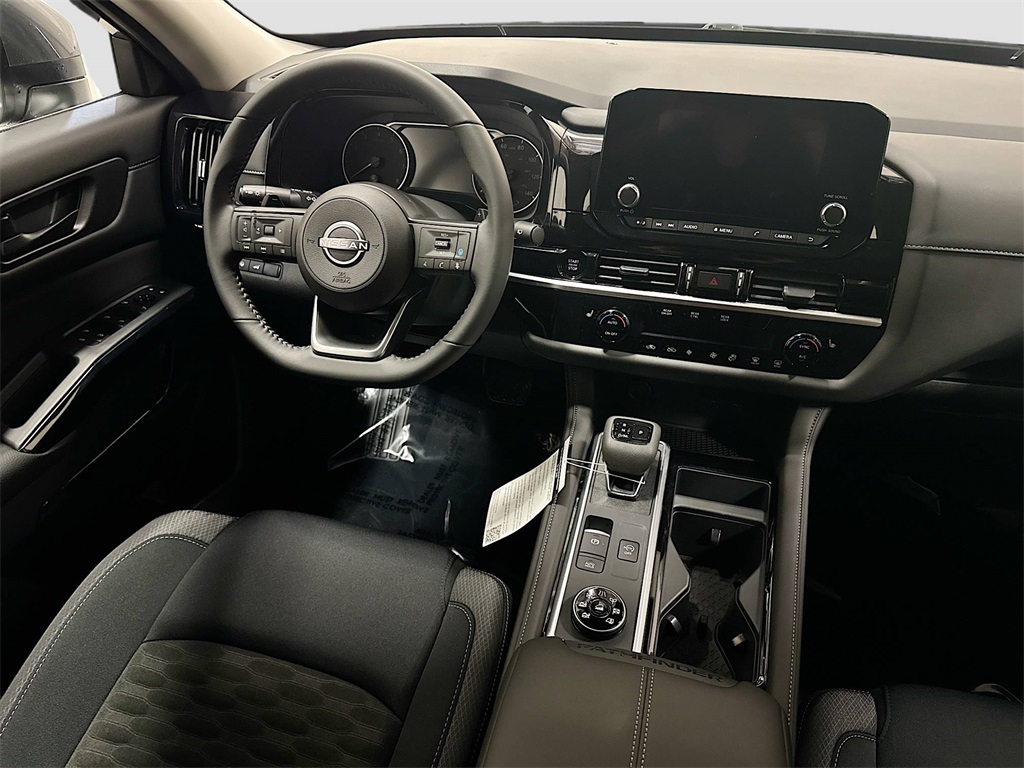 2025 Nissan Pathfinder SV photo 7