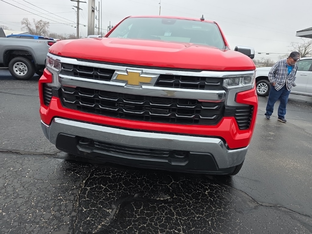 2022 Chevrolet Silverado 1500 LT photo 3