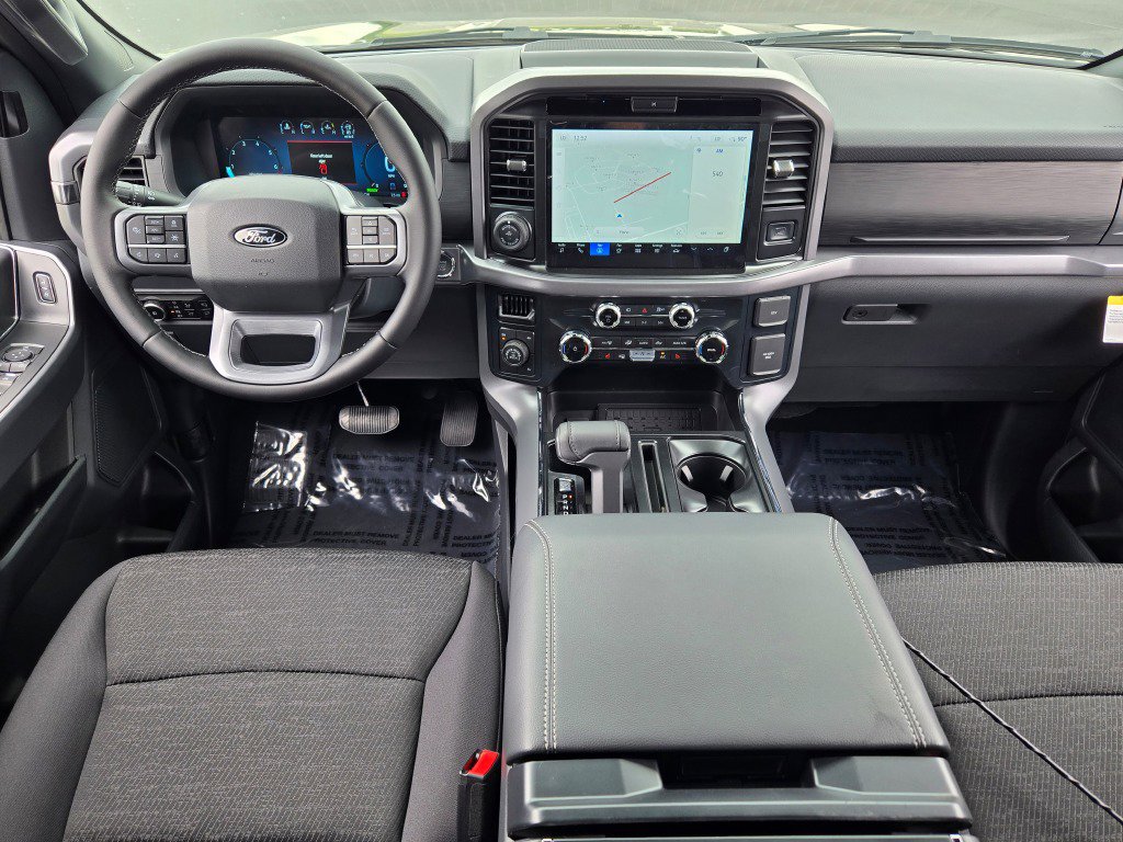 2025 Ford F-150 XLT photo 16