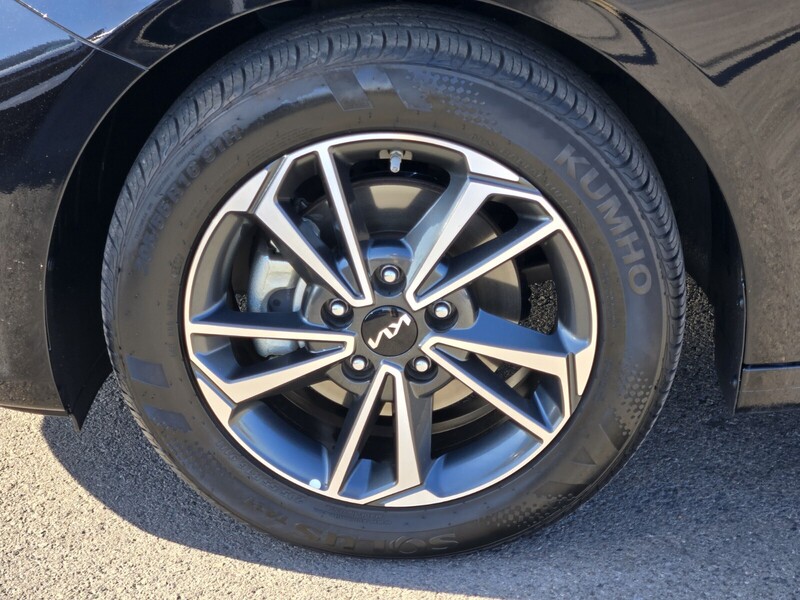 2023 Kia Forte LXS photo 9