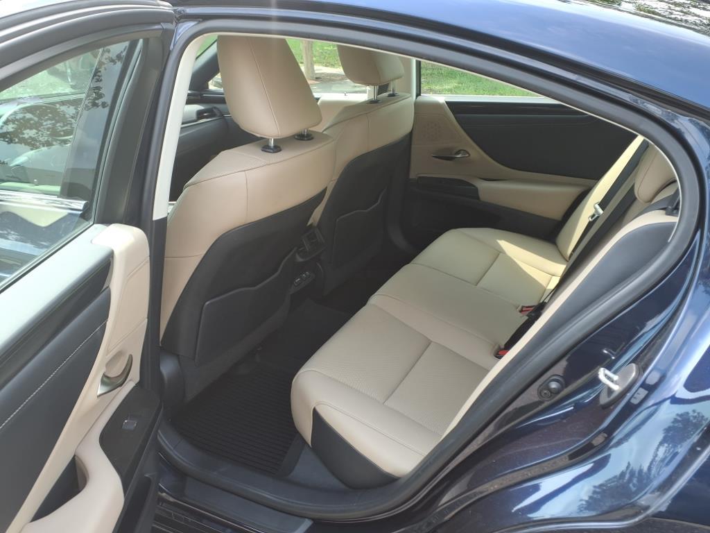 2021 Lexus ES 350 photo 11