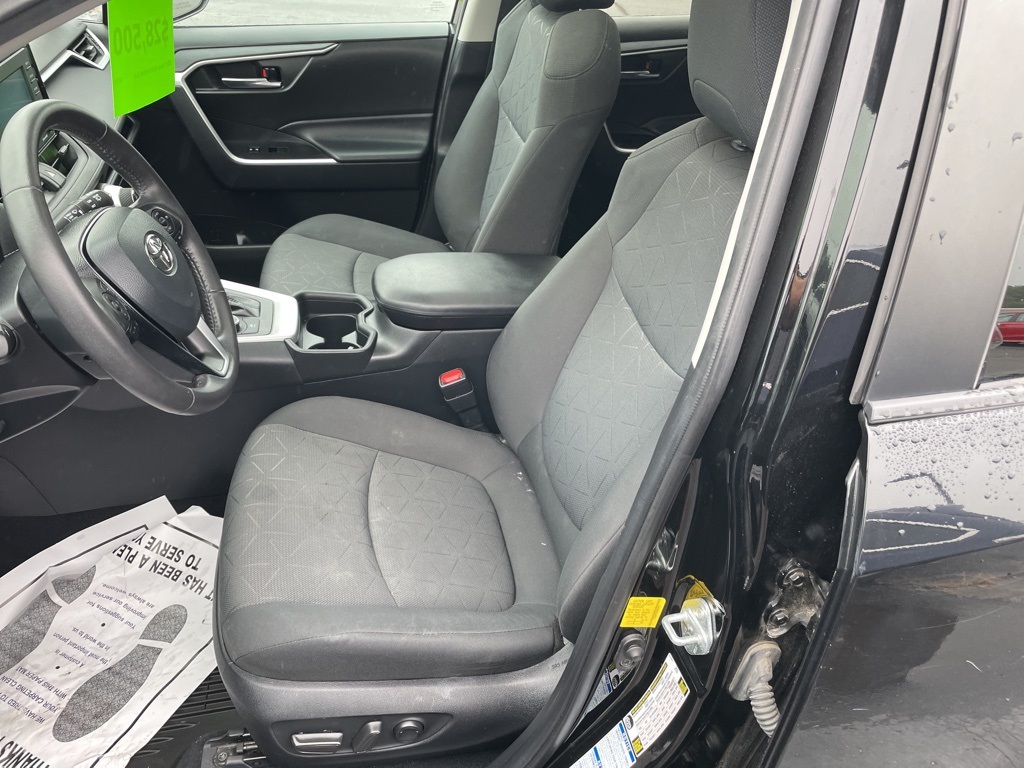 2021 Toyota RAV4 Hybrid XLE photo 12