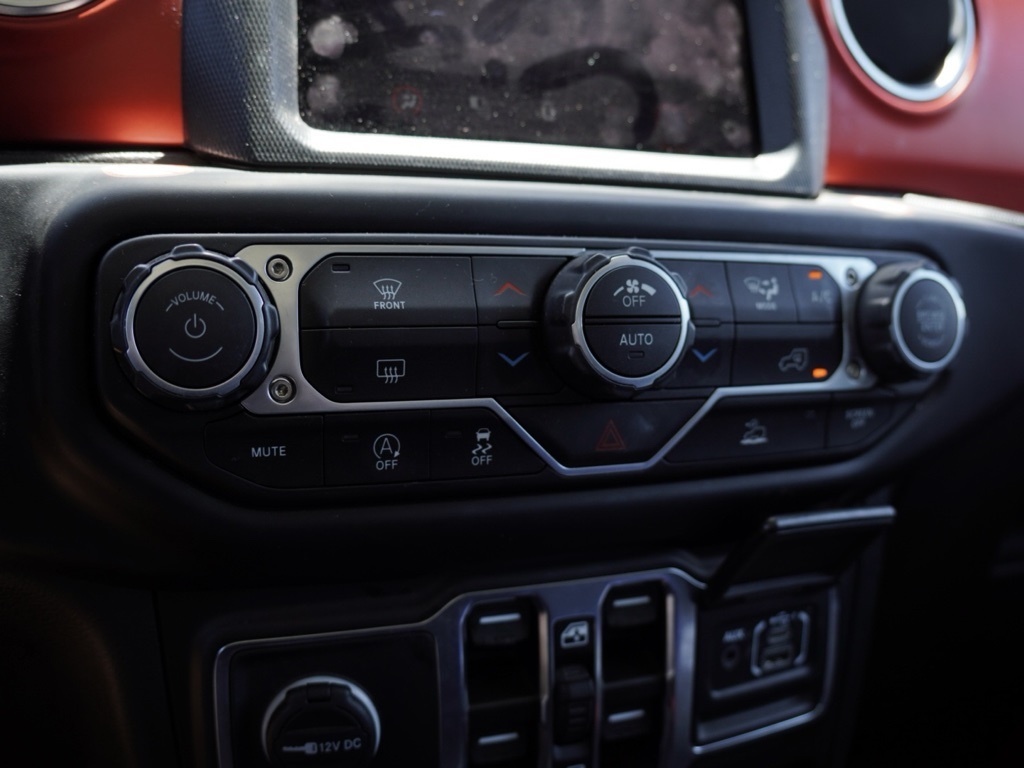 2023 Jeep Wrangler Rubicon photo 16