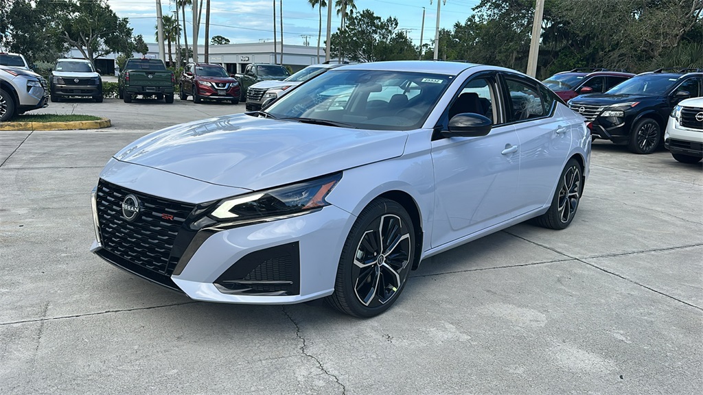2025 Nissan Altima SR photo 2