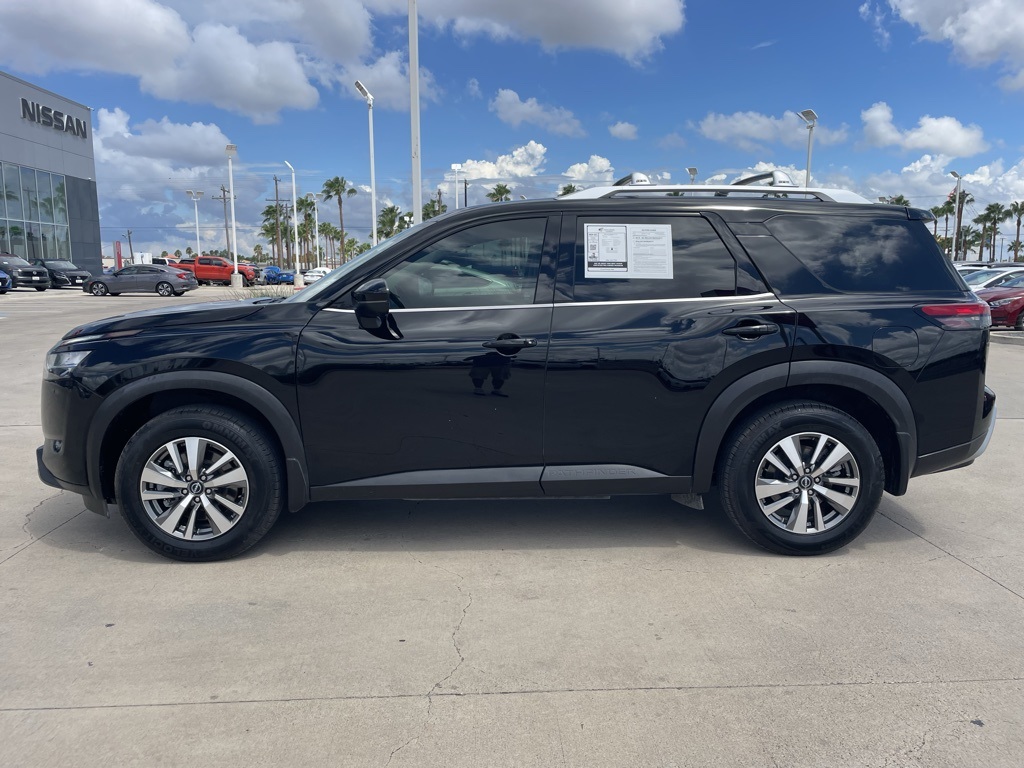 2023 Nissan Pathfinder SL photo 2