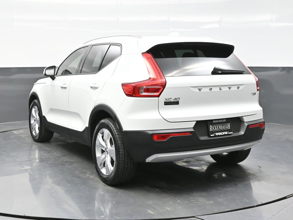 2020 Volvo XC40 T5 Momentum photo 4