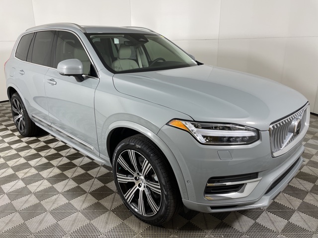 2025 Volvo XC90 T8 AWD Plus photo 2
