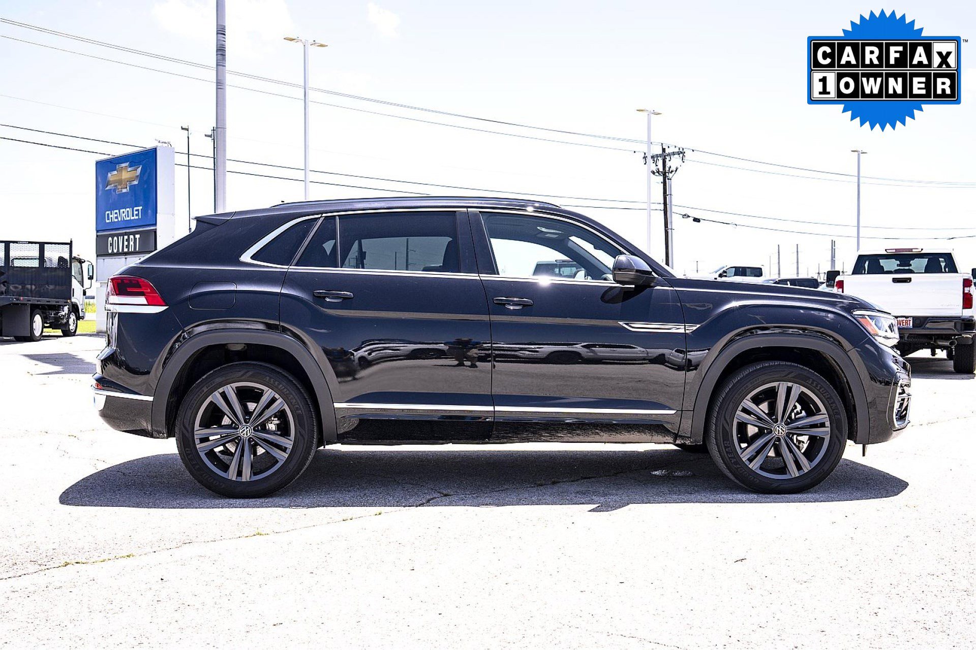 2022 Volkswagen Atlas Cross Sport V6 SEL R-Line photo 5