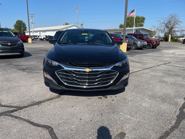 2024 Chevrolet Malibu 1LT photo 2