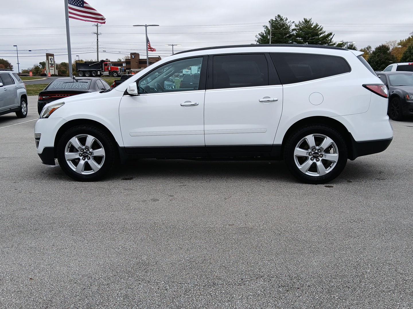 Used 2016 Chevrolet Traverse 1LT with VIN 1GNKRGKD6GJ321057 for sale in Crawfordsville, IN