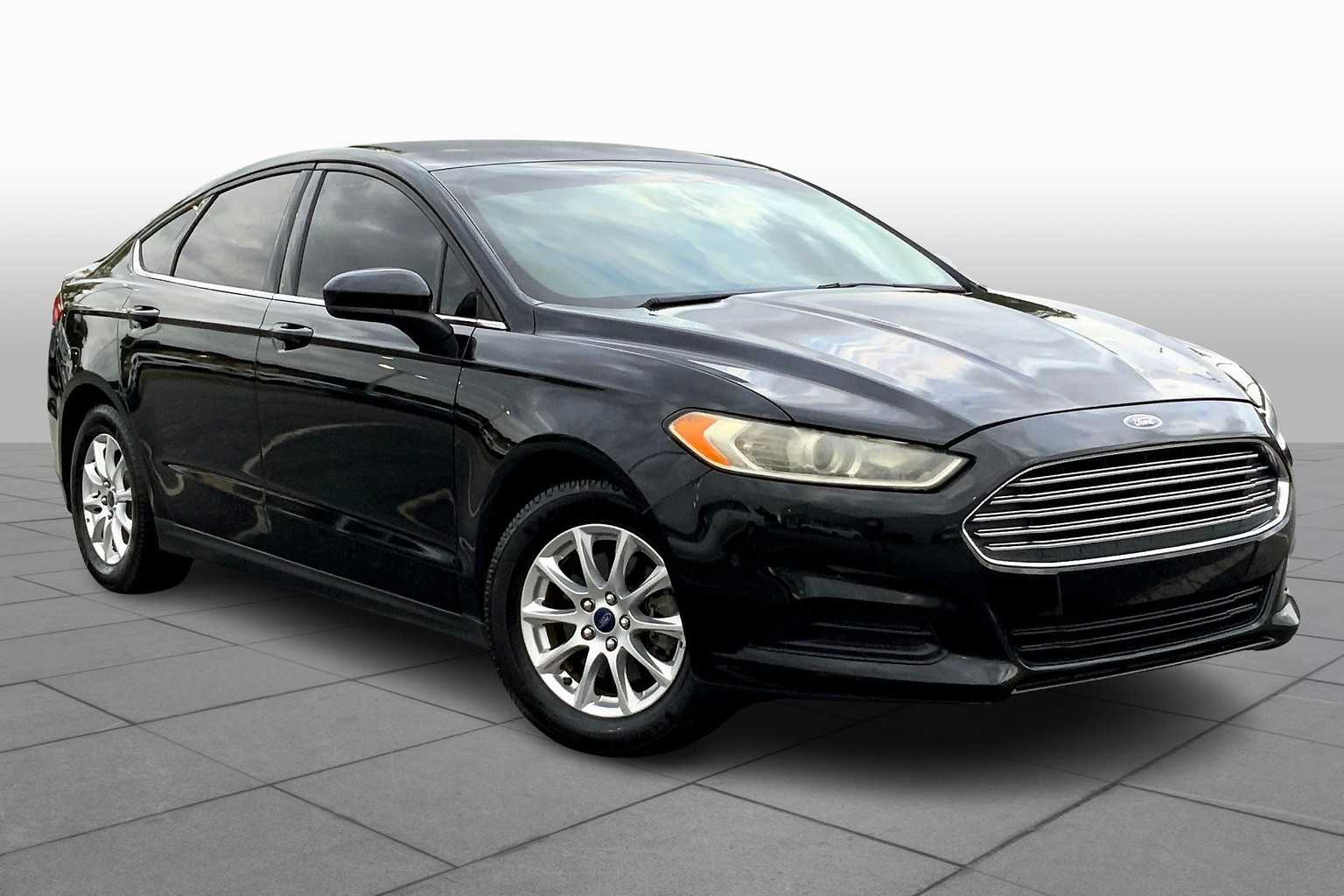 2015 Ford Fusion S photo 2