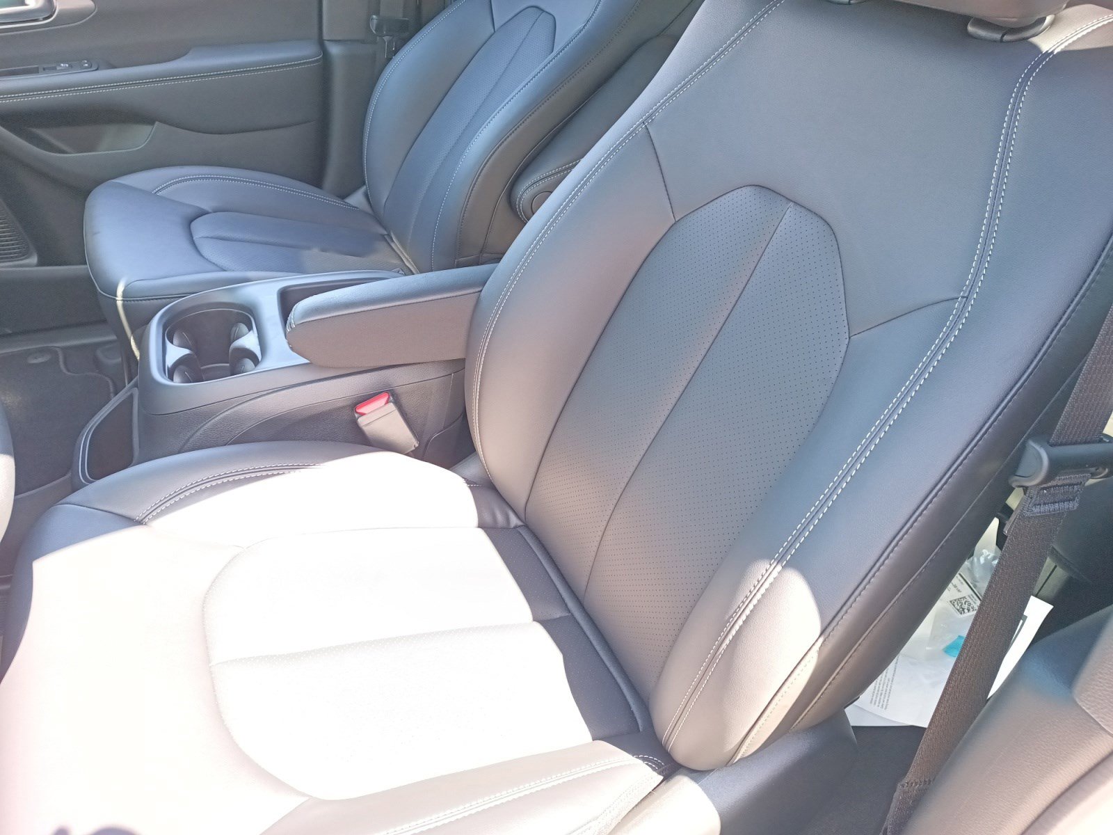 2026 Chrysler Pacifica photo 18