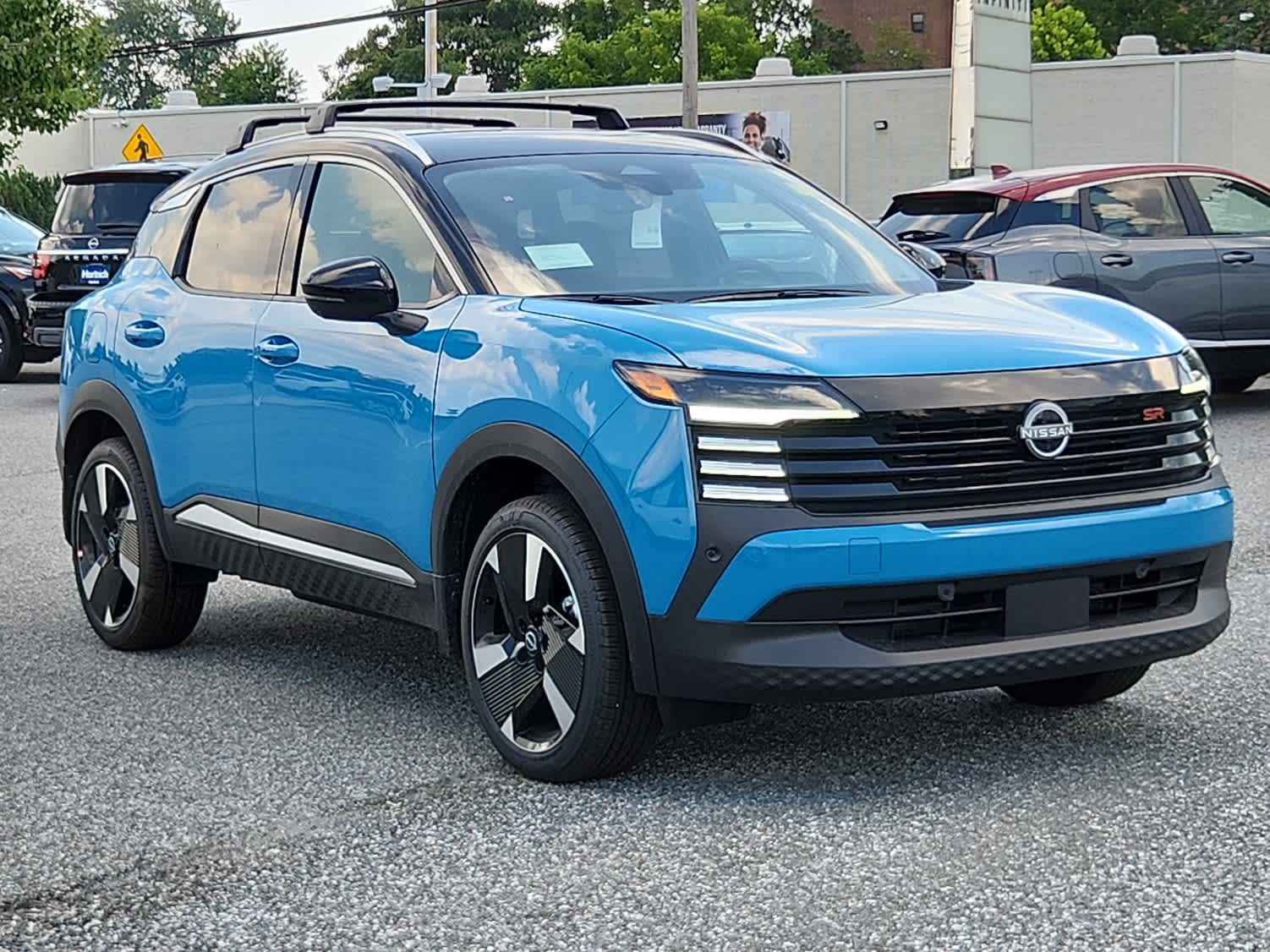 2025 Nissan Kicks SR photo 2
