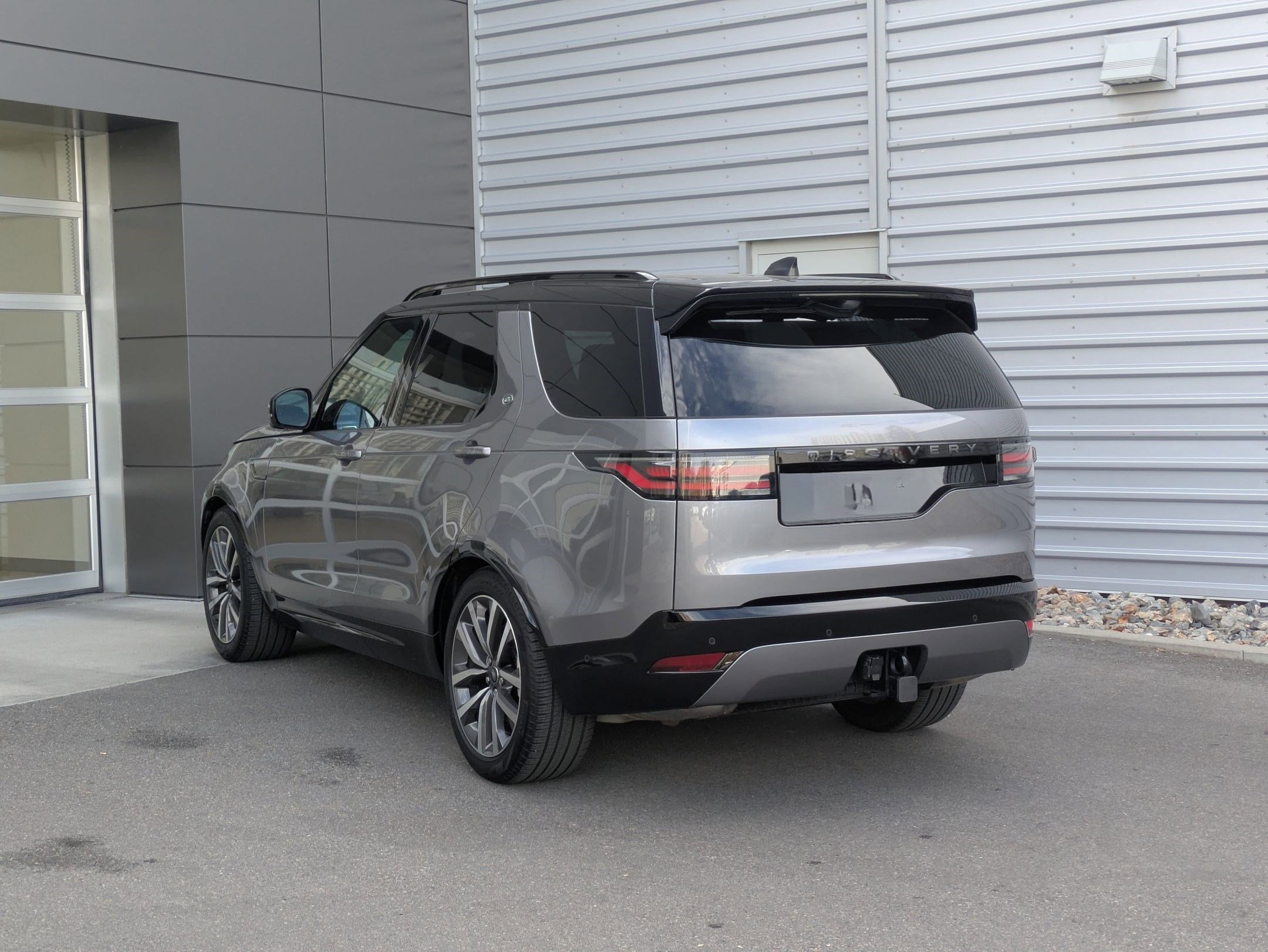 2024 Land Rover Discovery SE photo 2
