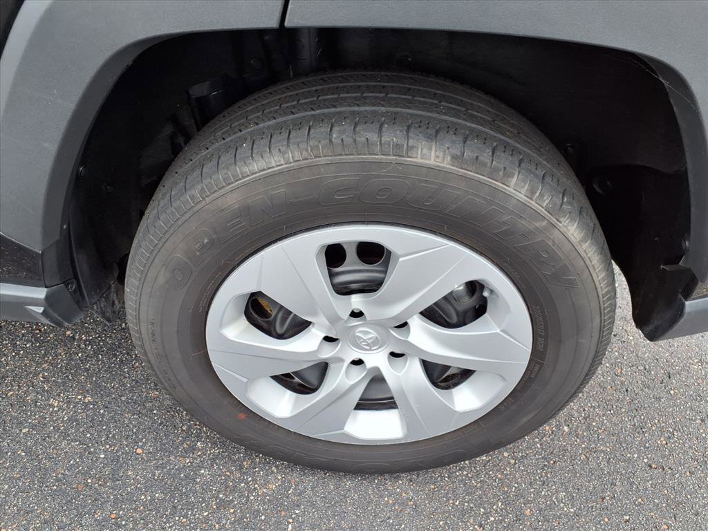 2024 Toyota RAV4 LE photo 9