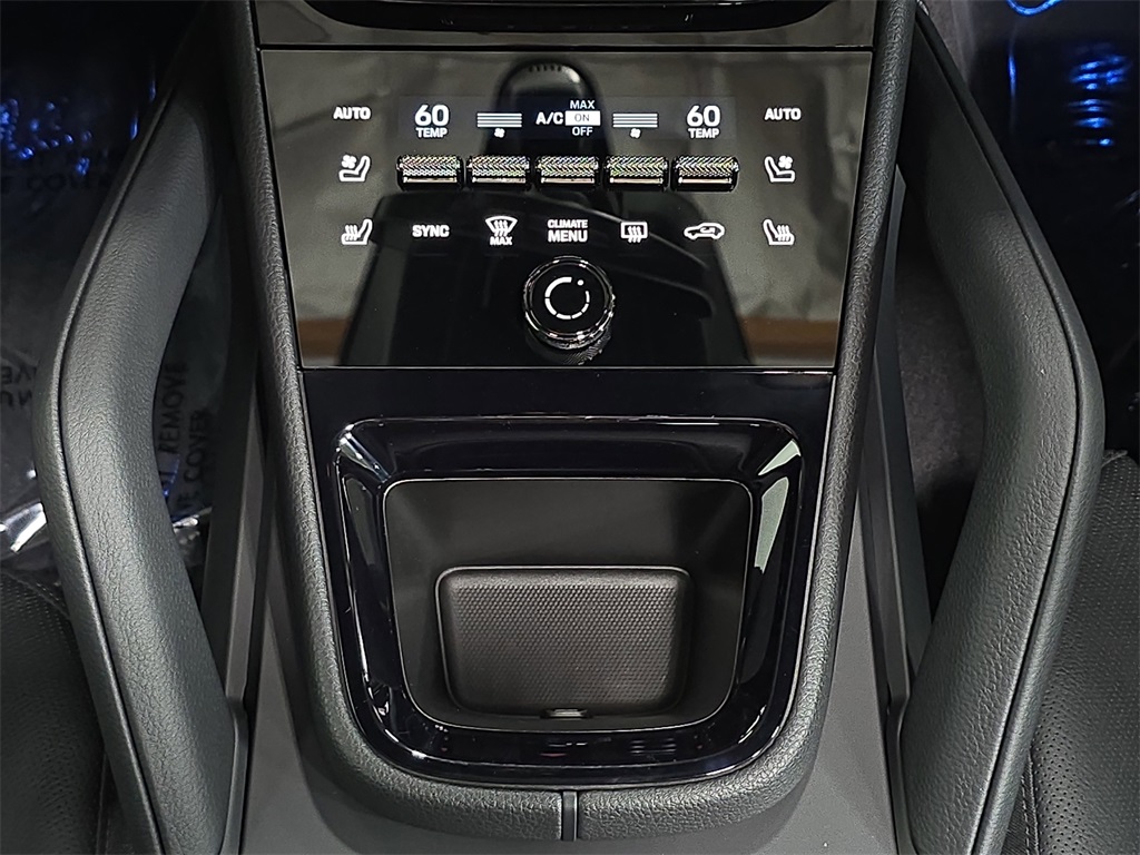 2025 Porsche Cayenne photo 17