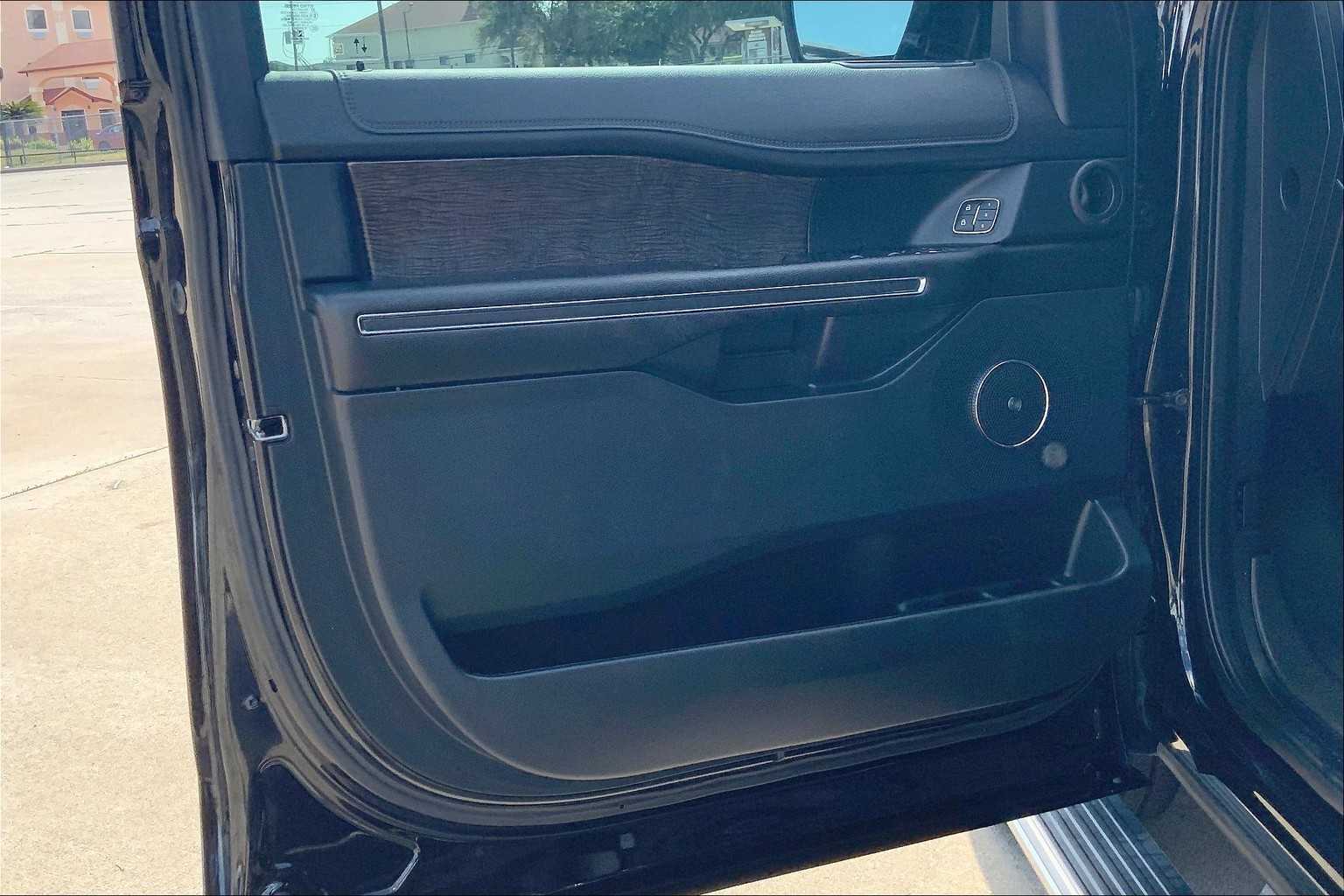 2020 Ford Expedition Limited photo 21