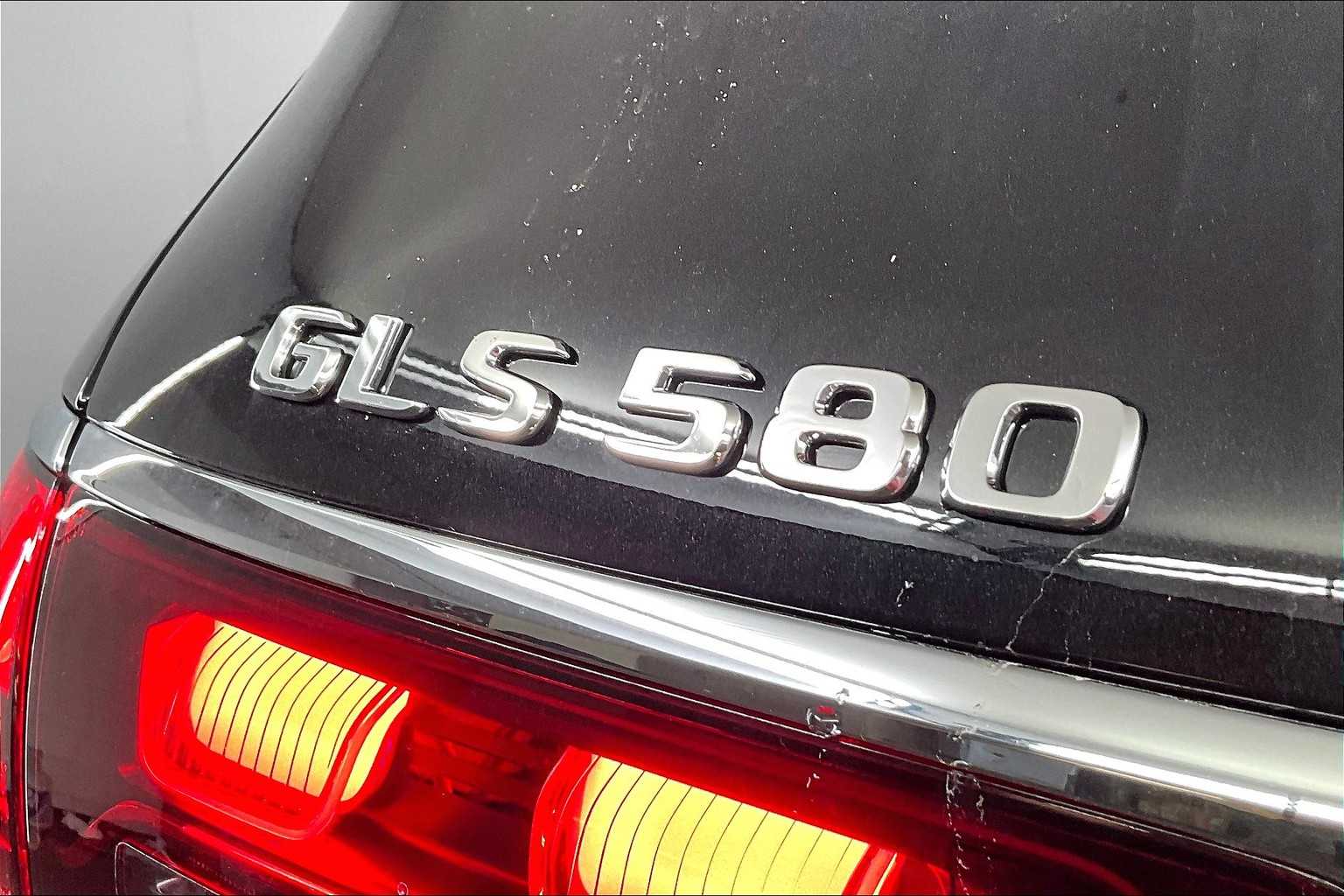 2026 Mercedes Benz GLS 580 4MATIC photo 6