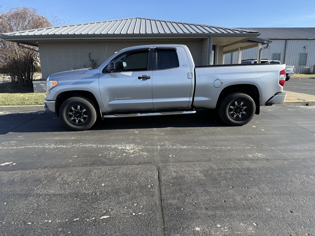 2014 Toyota Tundra SR5's photo