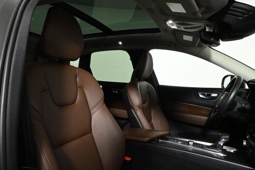 2018 Volvo XC60 T5 Momentum photo 33