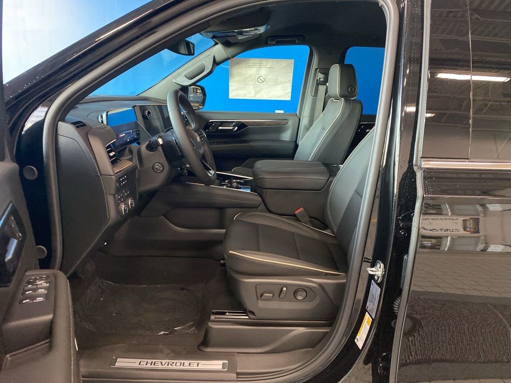 2025 Chevrolet Suburban Premier photo 5