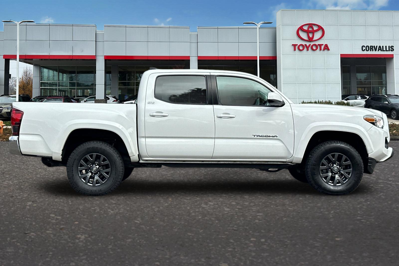 2022 Toyota Tacoma SR5 photo 2