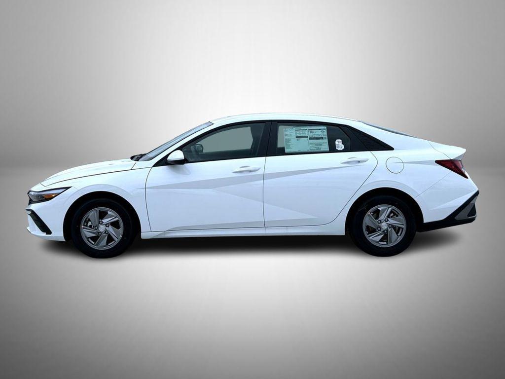 2025 Hyundai Elantra SE photo 8