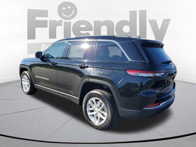 2025 Jeep Grand Cherokee Laredo photo 3
