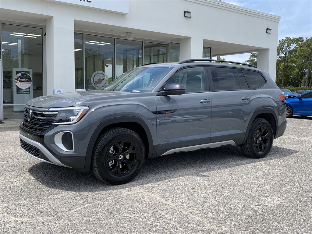 2025 Volkswagen Atlas Peak Edition SE photo 3