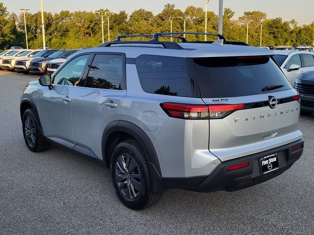 2025 Nissan Pathfinder SV photo 5