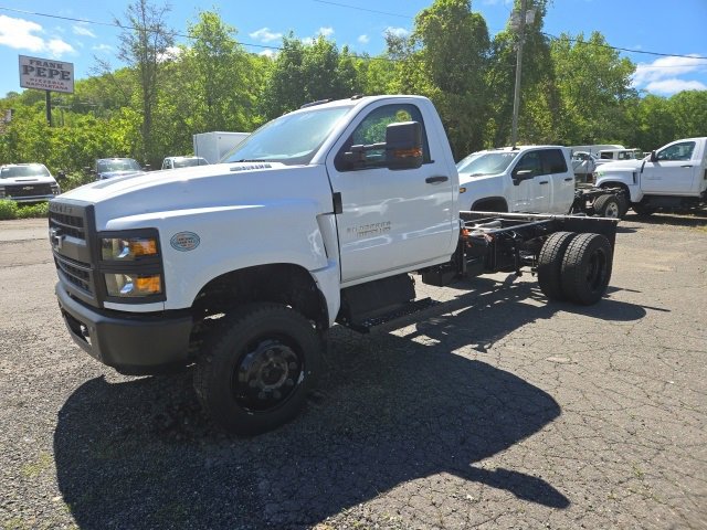 2024 Chevrolet Silverado 6500HD Work Truck photo 2