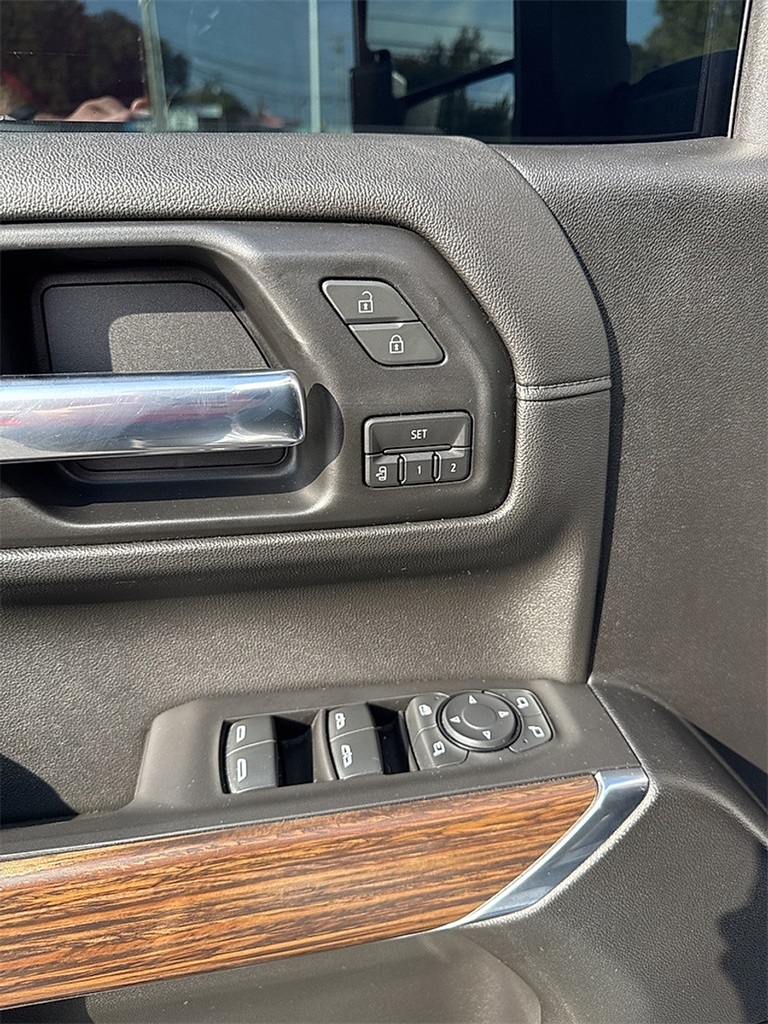 2020 Chevrolet Silverado 1500 High Country photo 16