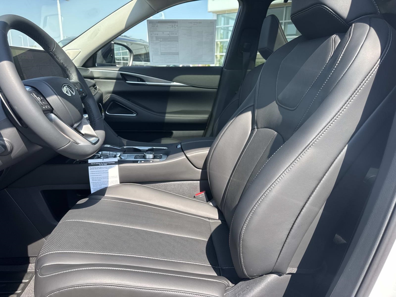 2026 Infiniti QX60 Luxe photo 8
