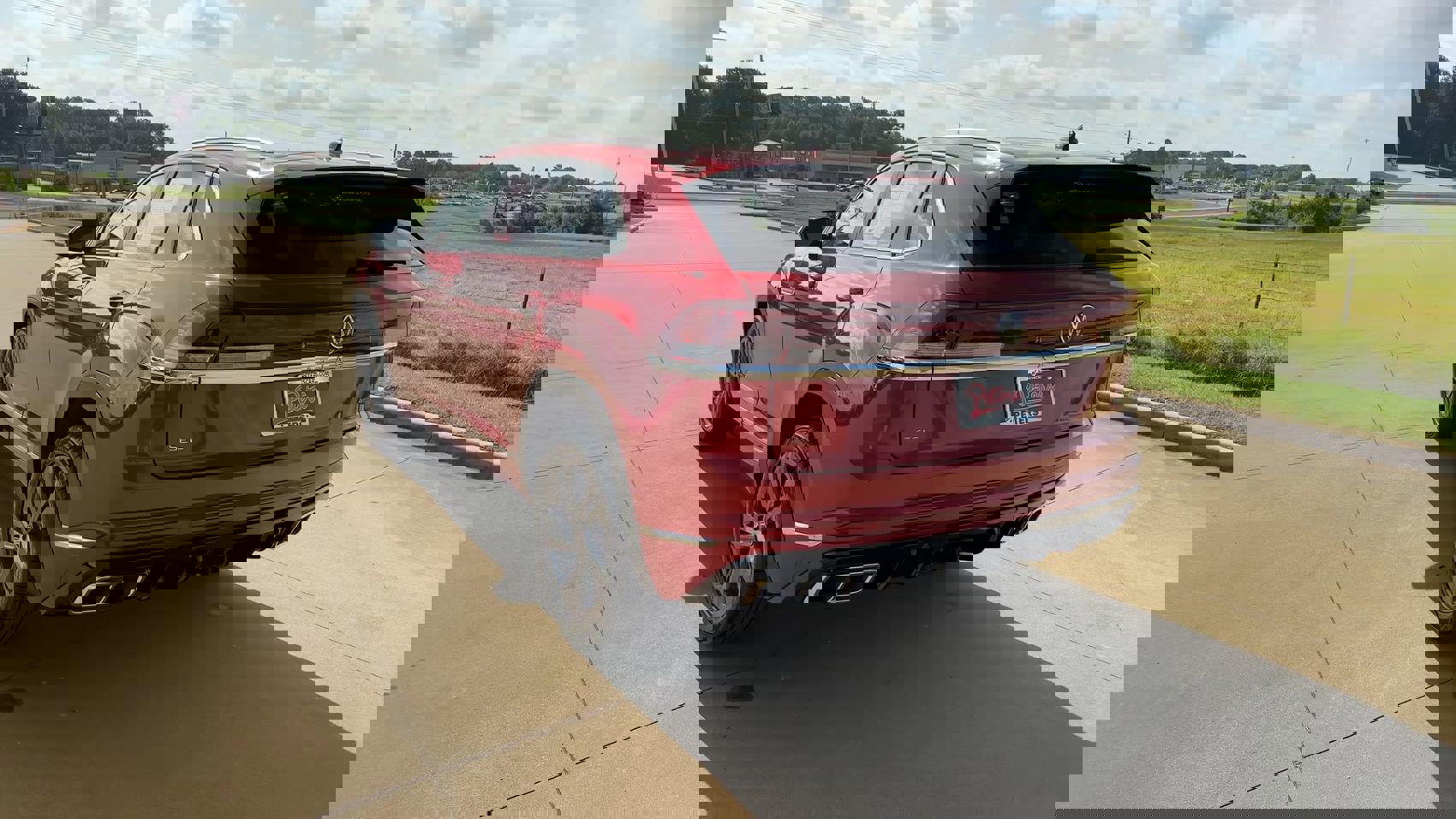 2024 Volkswagen Atlas Cross Sport SEL R-Line photo 3