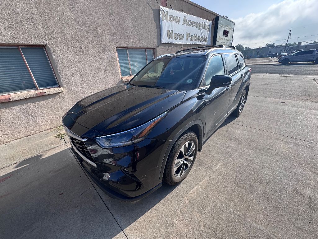 2021 Toyota Highlander XLE photo 12