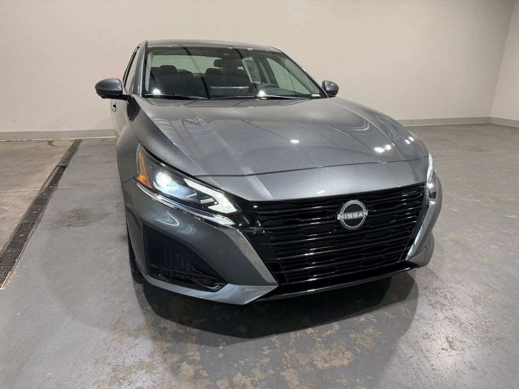 2025 Nissan Altima SL's photo