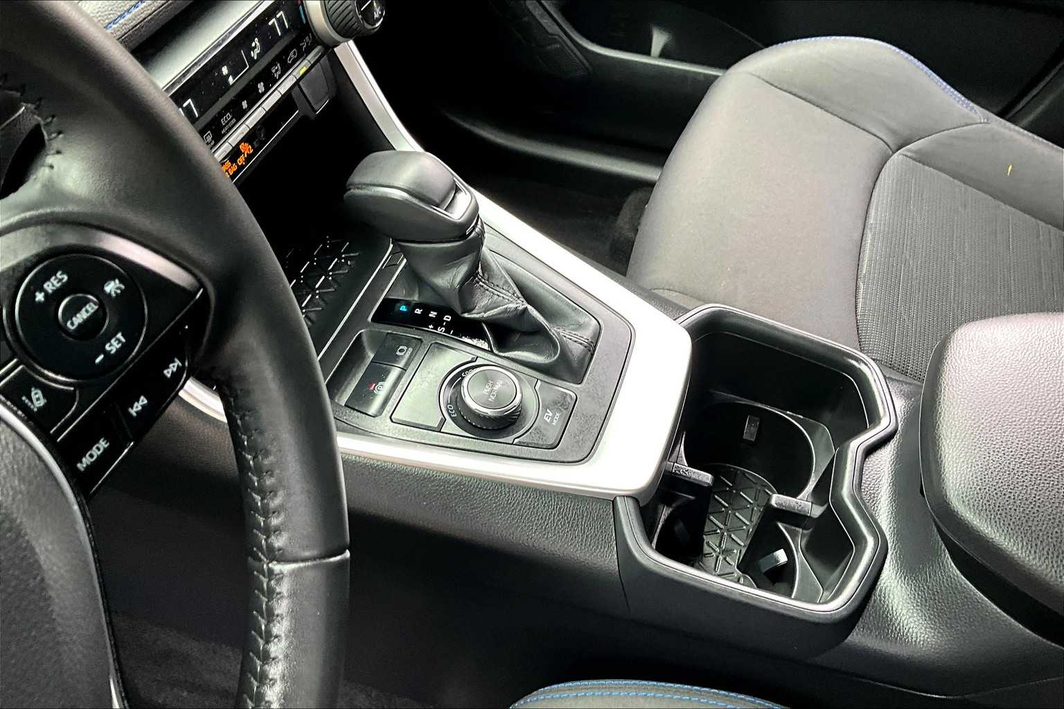 2024 Toyota RAV4 Hybrid SE photo 15