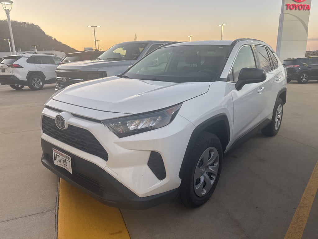 2019 Toyota RAV4 LE photo 4