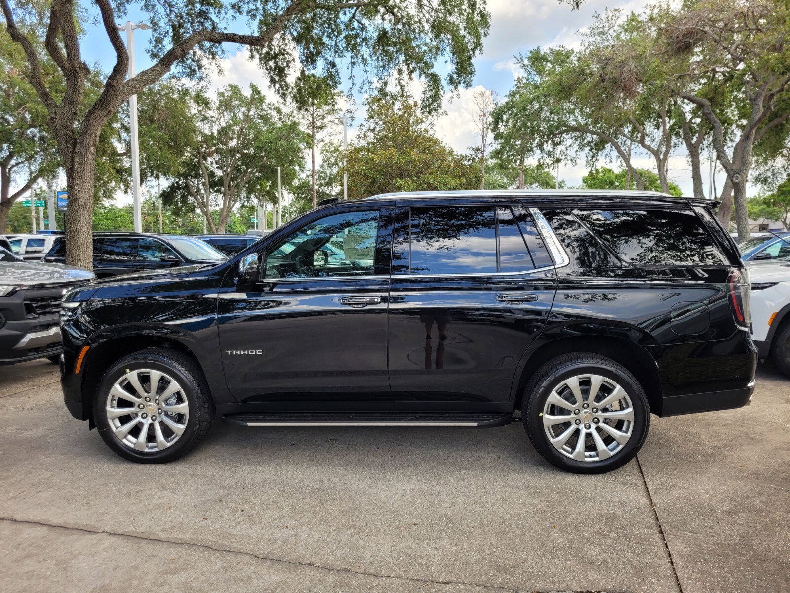 2025 Chevrolet Tahoe Premier photo 4