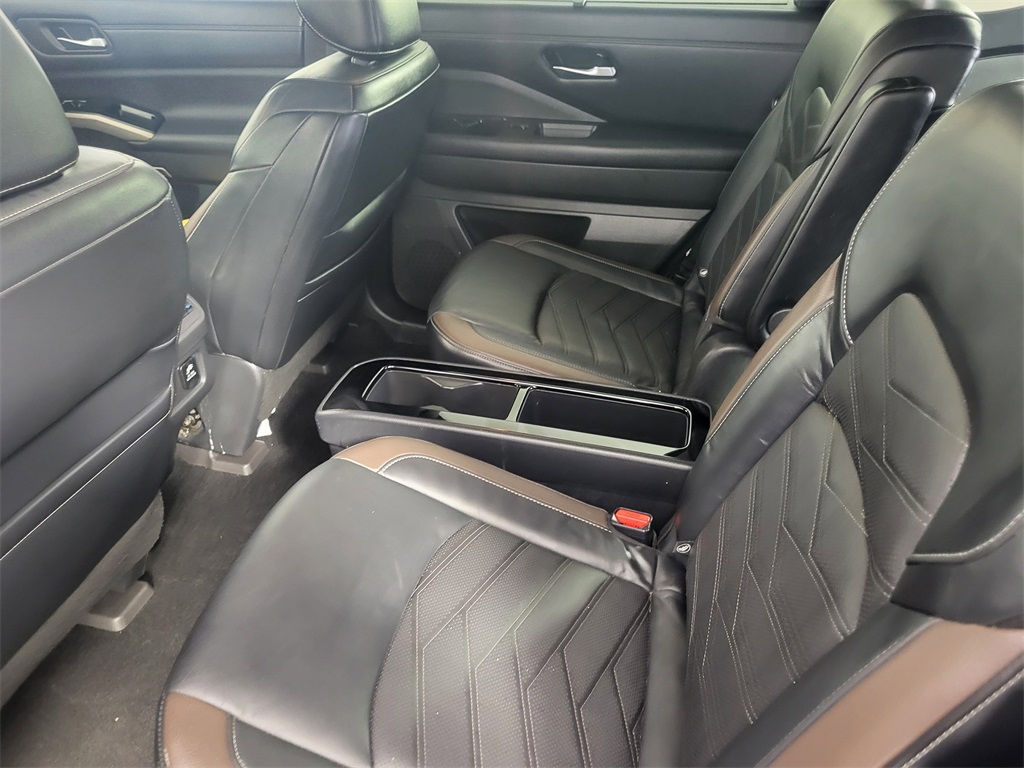 2022 Nissan Pathfinder Platinum photo 17
