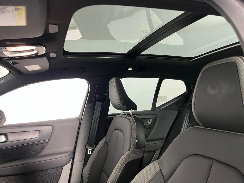 2023 Volvo XC40 Recharge Ultimate photo 22
