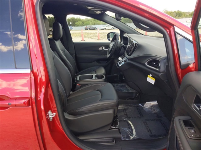 2026 Chrysler Pacifica photo 27