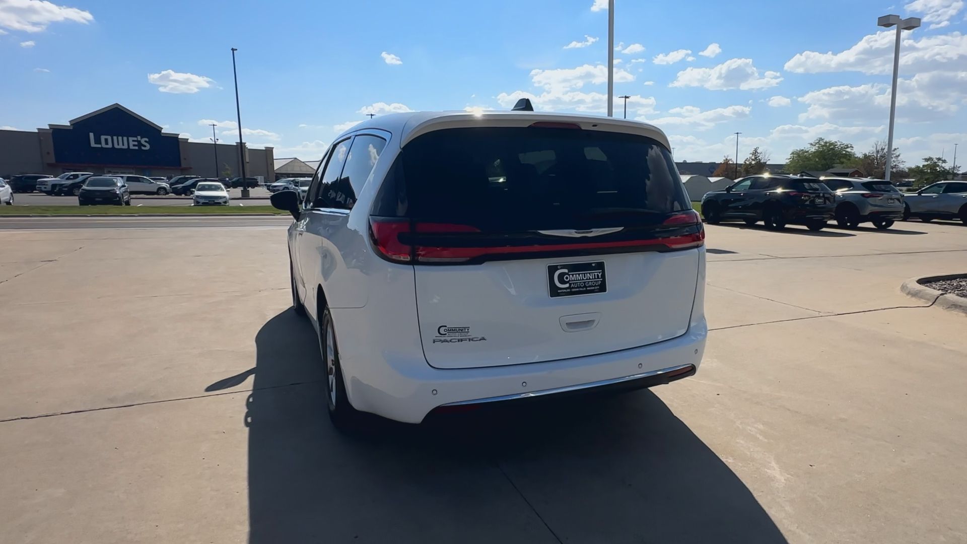 2023 Chrysler Pacifica Touring L photo 7