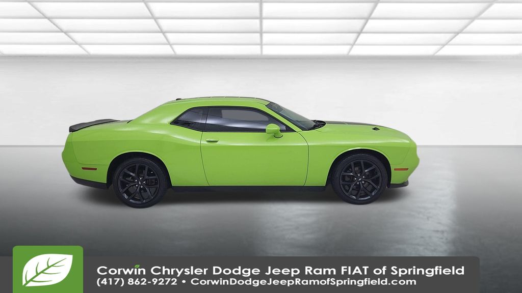 2019 Dodge Challenger SXT photo 2