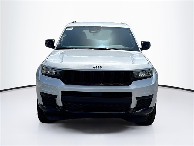 2025 Jeep Grand Cherokee Altitude photo 2
