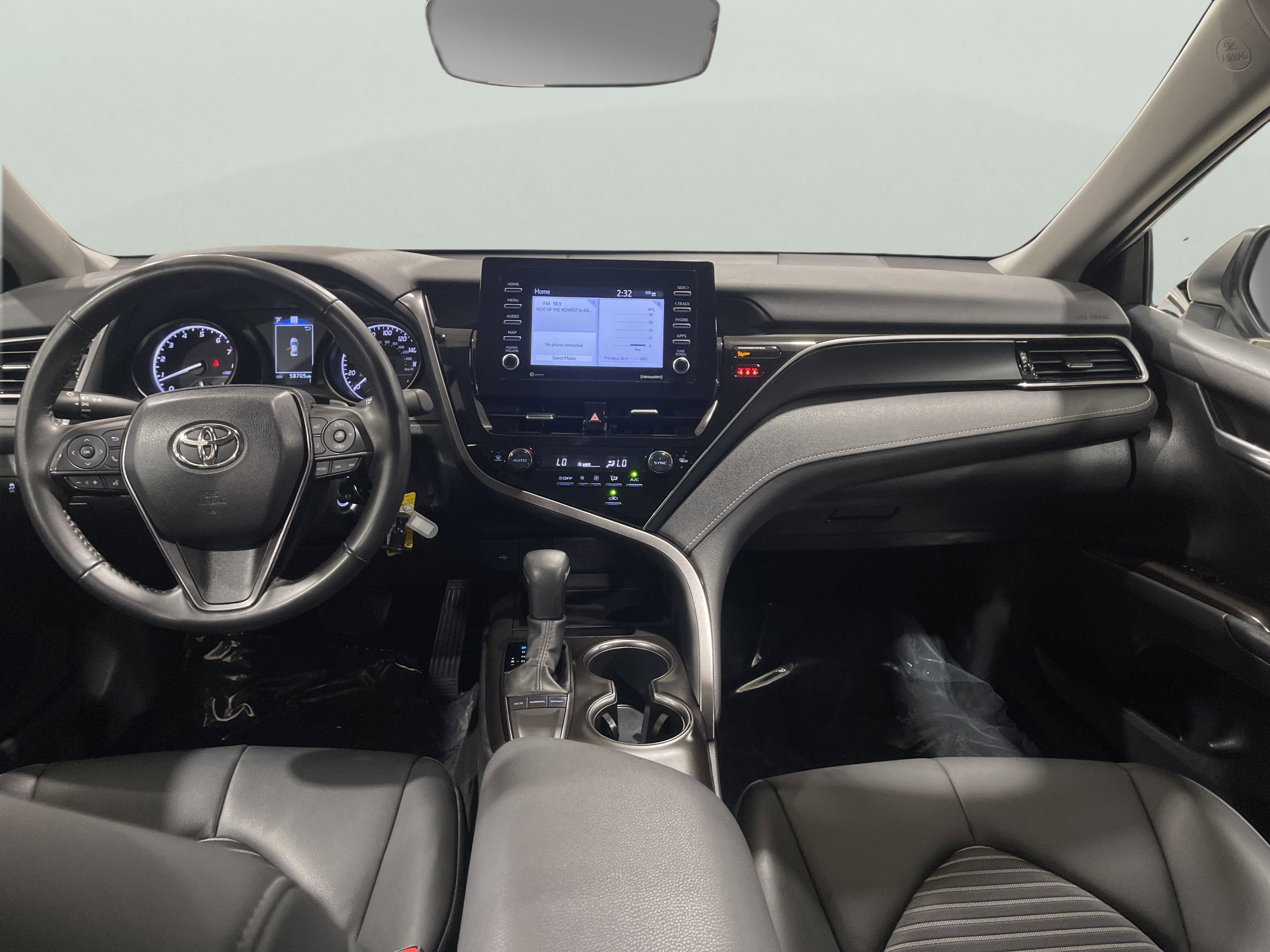 2024 Toyota Camry SE photo 10