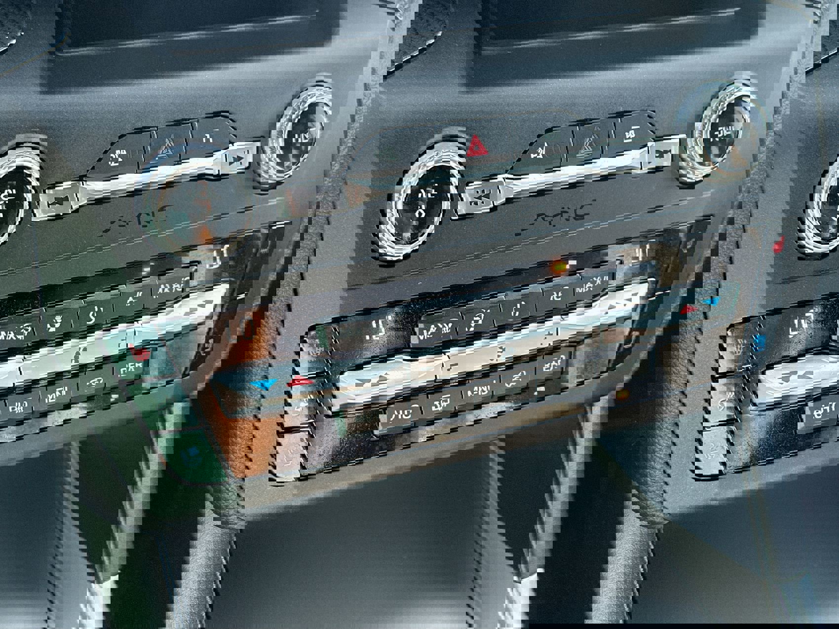 2020 Ford Explorer ST photo 19